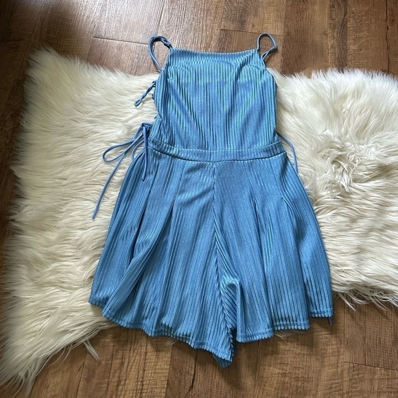 LUCY IN THE SKY Meredith Ties Romper In Blue Stripes - Picture 2 of 4